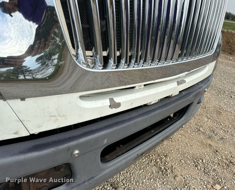 image for item DV1940 2010 International DuraStar 4300 truck cab and chassis