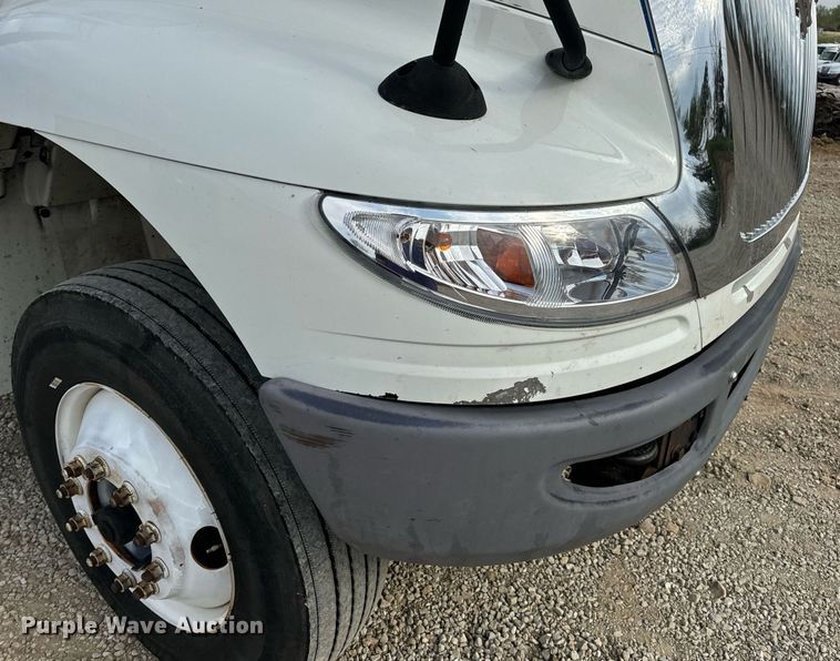 image for item DV1940 2010 International DuraStar 4300 truck cab and chassis