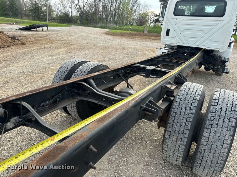 image for item DV1940 2010 International DuraStar 4300 truck cab and chassis