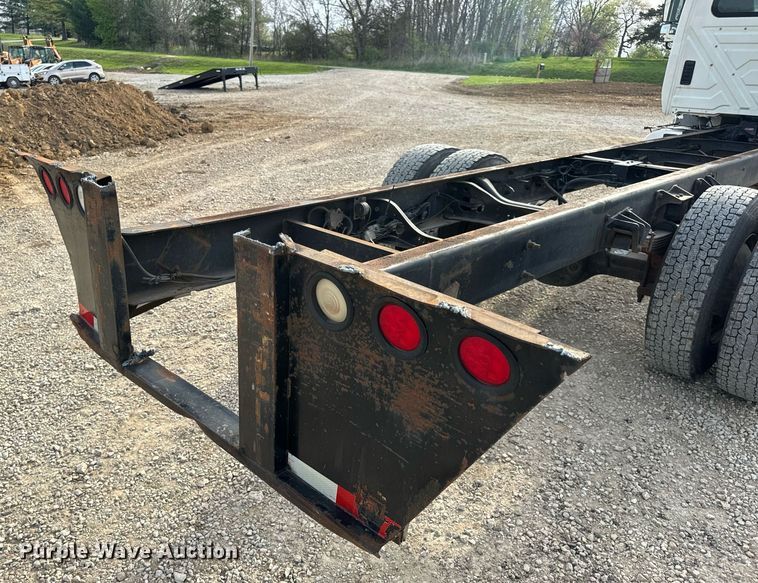 image for item DV1940 2010 International DuraStar 4300 truck cab and chassis