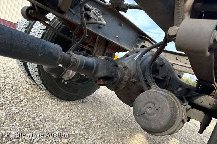 image for item DV1940 2010 International DuraStar 4300 truck cab and chassis