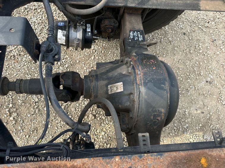 image for item DV1940 2010 International DuraStar 4300 truck cab and chassis