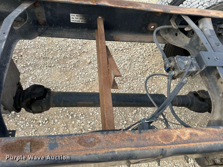 image for item DV1940 2010 International DuraStar 4300 truck cab and chassis