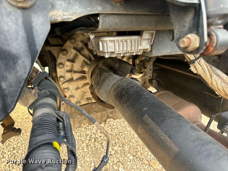 image for item DV1940 2010 International DuraStar 4300 truck cab and chassis