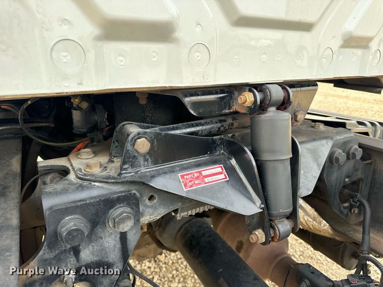 image for item DV1940 2010 International DuraStar 4300 truck cab and chassis