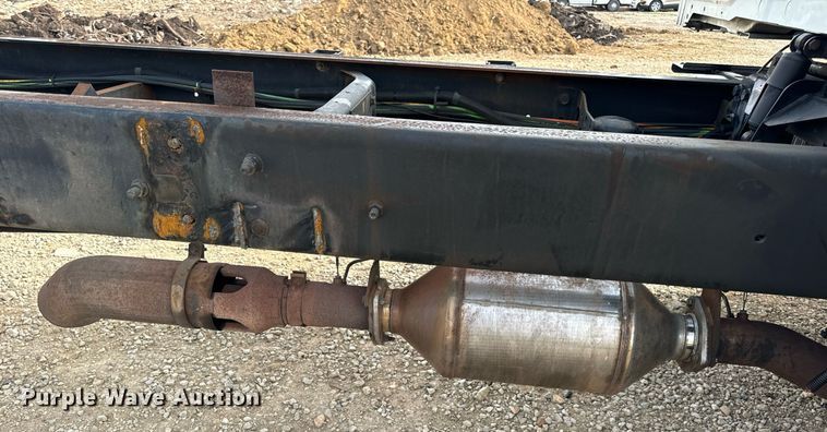 image for item DV1940 2010 International DuraStar 4300 truck cab and chassis