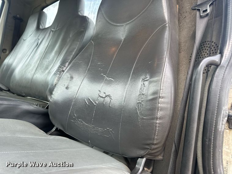 image for item DV1940 2010 International DuraStar 4300 truck cab and chassis