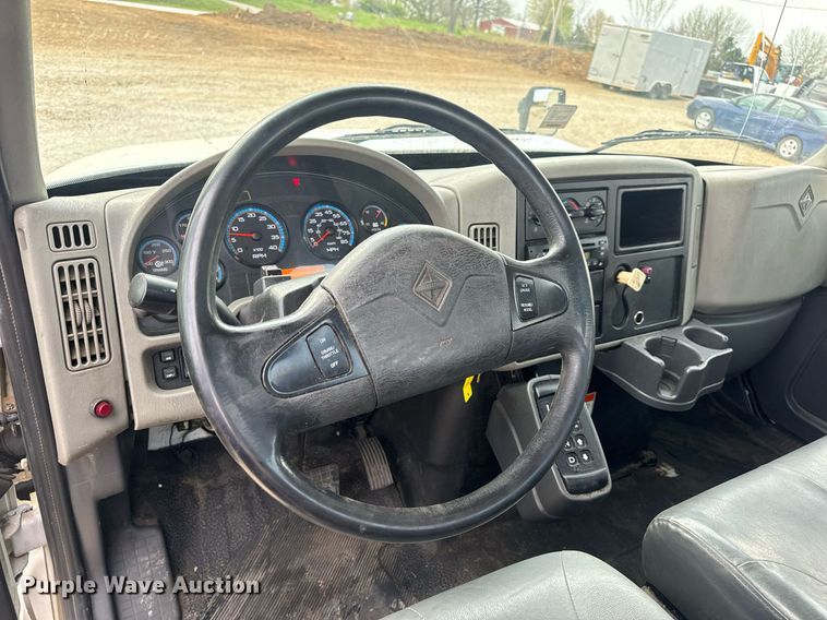 image for item DV1940 2010 International DuraStar 4300 truck cab and chassis