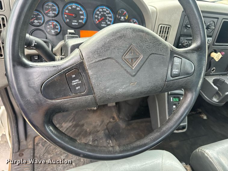 image for item DV1940 2010 International DuraStar 4300 truck cab and chassis