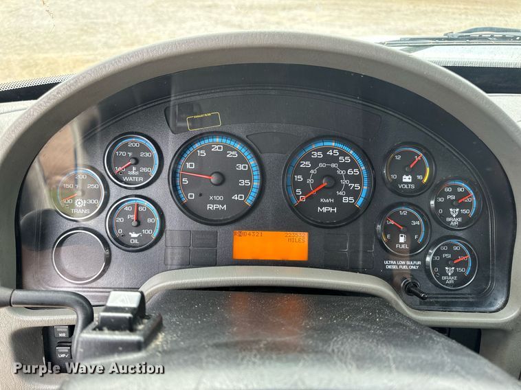 image for item DV1940 2010 International DuraStar 4300 truck cab and chassis