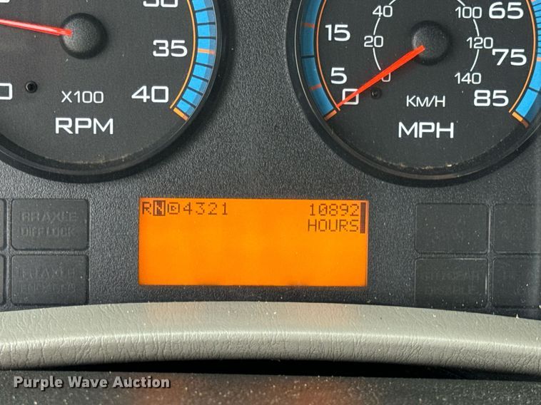 image for item DV1940 2010 International DuraStar 4300 truck cab and chassis