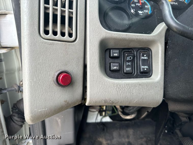 image for item DV1940 2010 International DuraStar 4300 truck cab and chassis