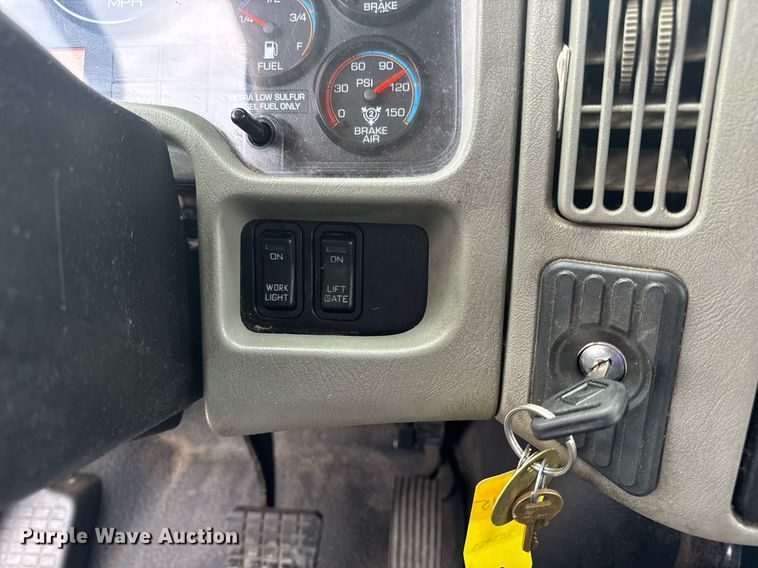 image for item DV1940 2010 International DuraStar 4300 truck cab and chassis