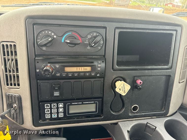 image for item DV1940 2010 International DuraStar 4300 truck cab and chassis