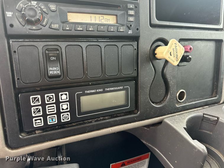 image for item DV1940 2010 International DuraStar 4300 truck cab and chassis