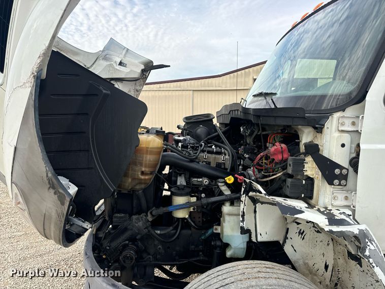 image for item DV1940 2010 International DuraStar 4300 truck cab and chassis