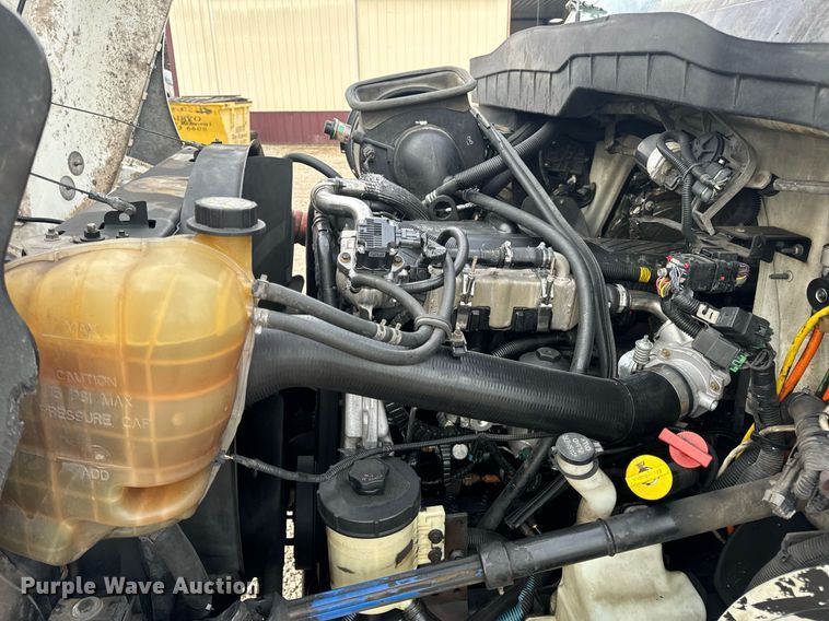 image for item DV1940 2010 International DuraStar 4300 truck cab and chassis