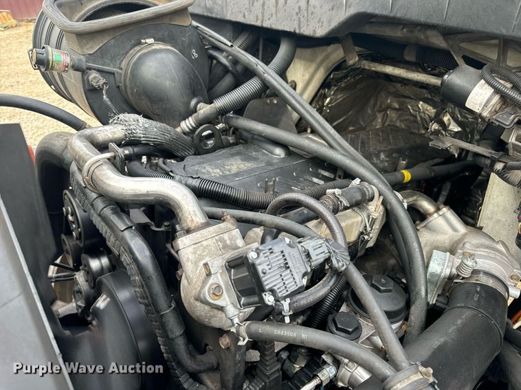 image for item DV1940 2010 International DuraStar 4300 truck cab and chassis