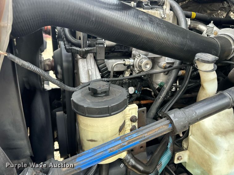 image for item DV1940 2010 International DuraStar 4300 truck cab and chassis