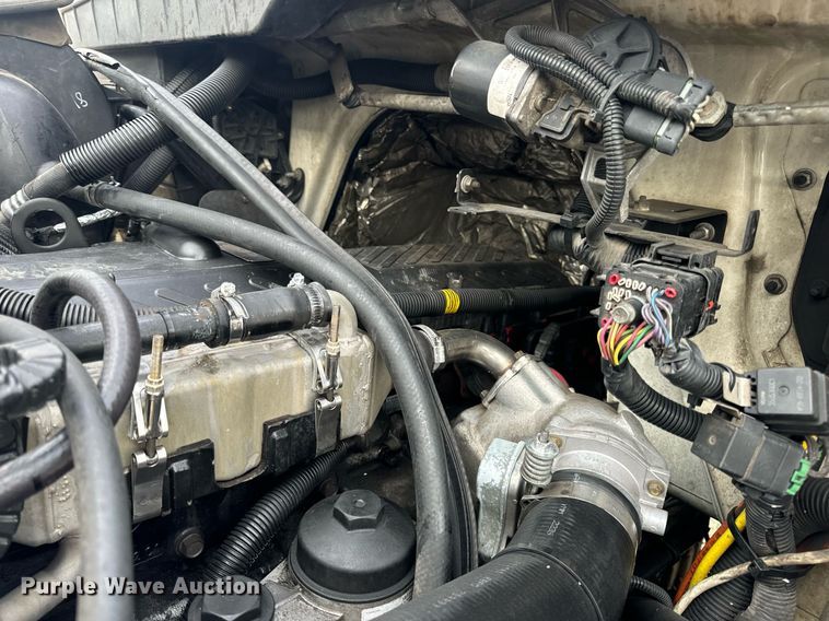 image for item DV1940 2010 International DuraStar 4300 truck cab and chassis