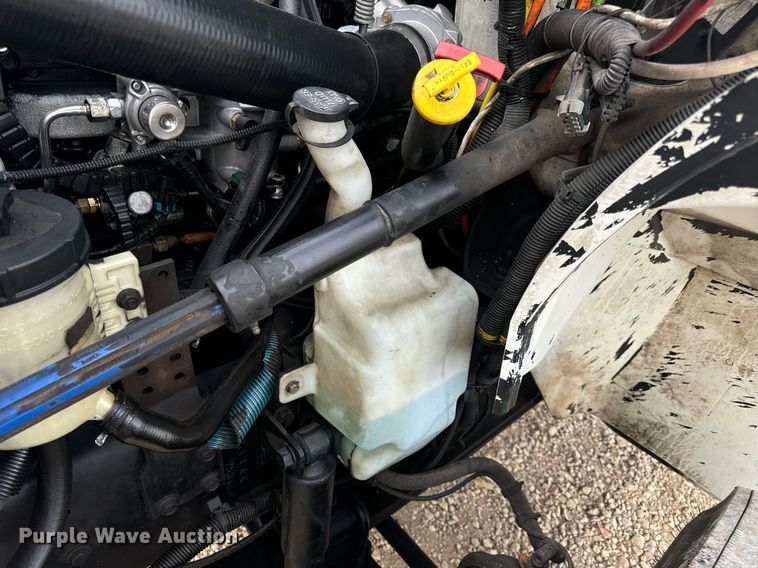 image for item DV1940 2010 International DuraStar 4300 truck cab and chassis