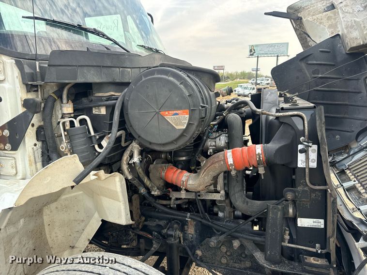 image for item DV1940 2010 International DuraStar 4300 truck cab and chassis