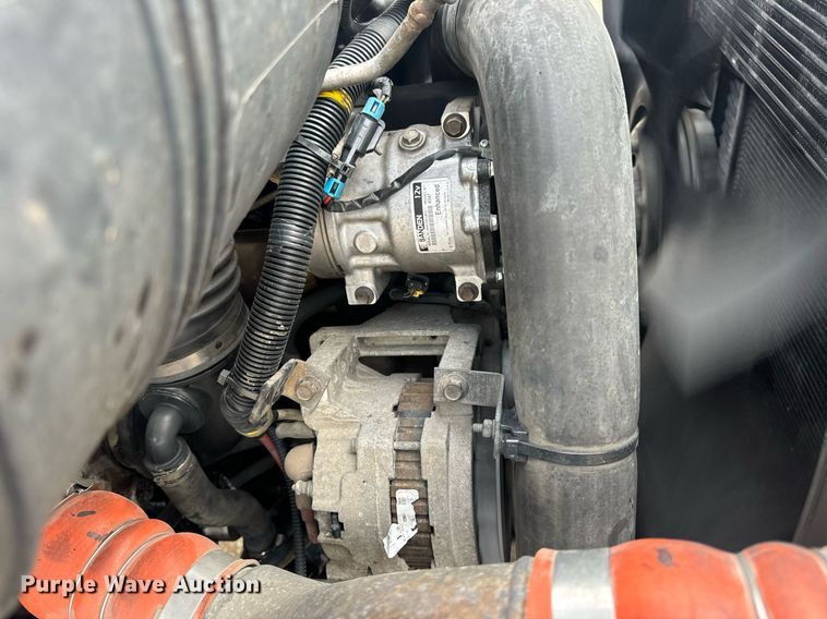 image for item DV1940 2010 International DuraStar 4300 truck cab and chassis