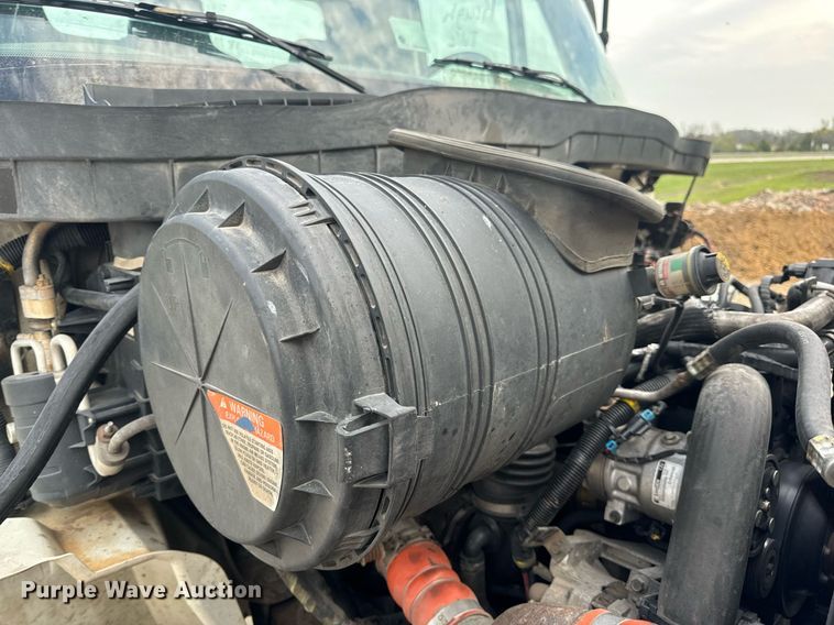 image for item DV1940 2010 International DuraStar 4300 truck cab and chassis