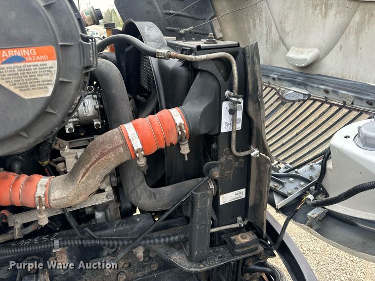 image for item DV1940 2010 International DuraStar 4300 truck cab and chassis