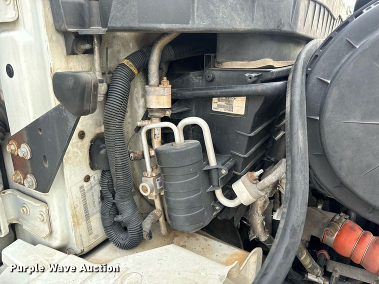 image for item DV1940 2010 International DuraStar 4300 truck cab and chassis