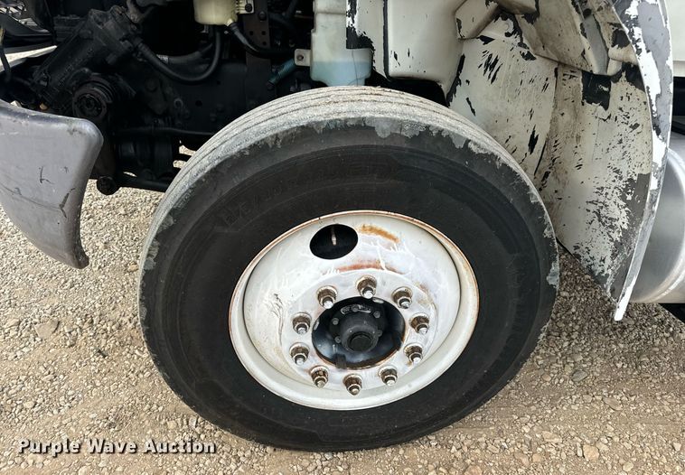 image for item DV1940 2010 International DuraStar 4300 truck cab and chassis