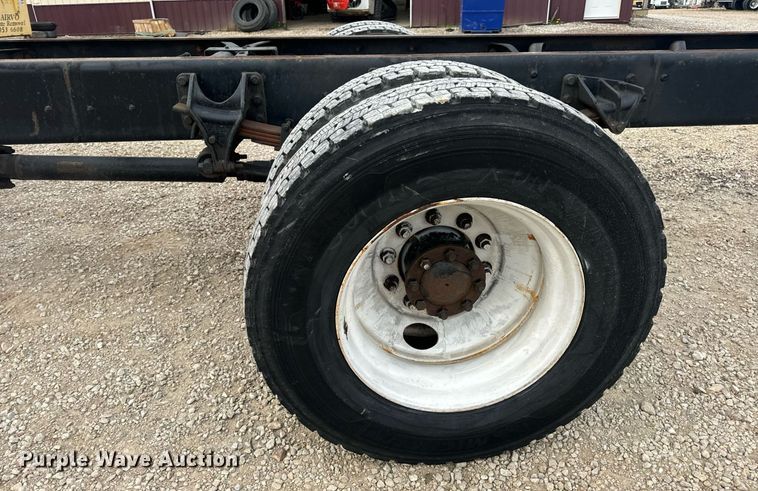 image for item DV1940 2010 International DuraStar 4300 truck cab and chassis