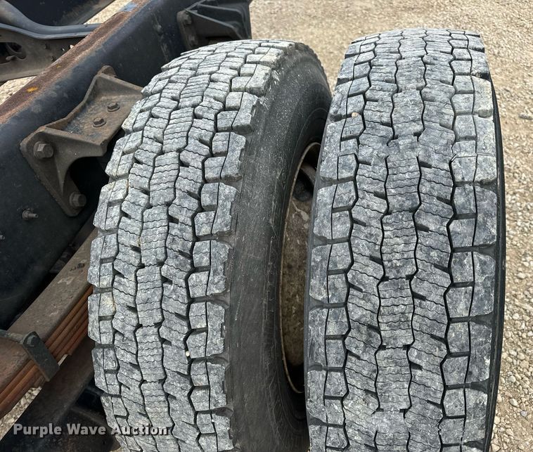 image for item DV1940 2010 International DuraStar 4300 truck cab and chassis