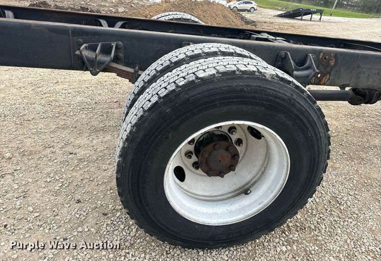 image for item DV1940 2010 International DuraStar 4300 truck cab and chassis