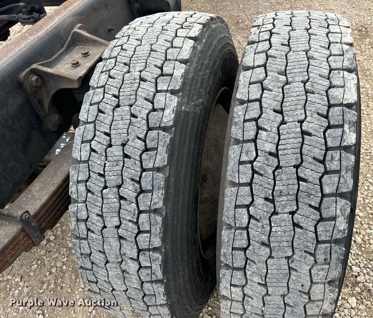 image for item DV1940 2010 International DuraStar 4300 truck cab and chassis