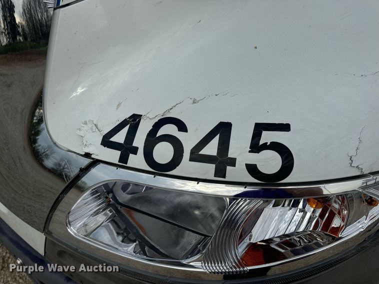 image for item DV1940 2010 International DuraStar 4300 truck cab and chassis