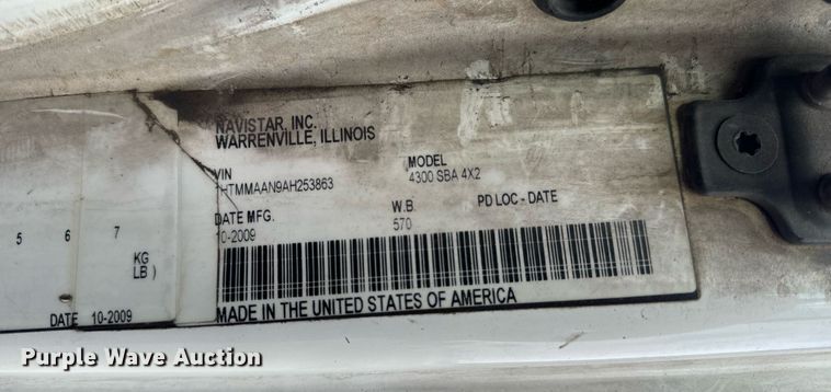 image for item DV1940 2010 International DuraStar 4300 truck cab and chassis