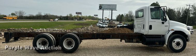 image for item DV1941 2007 International 4400 truck cab and chassis