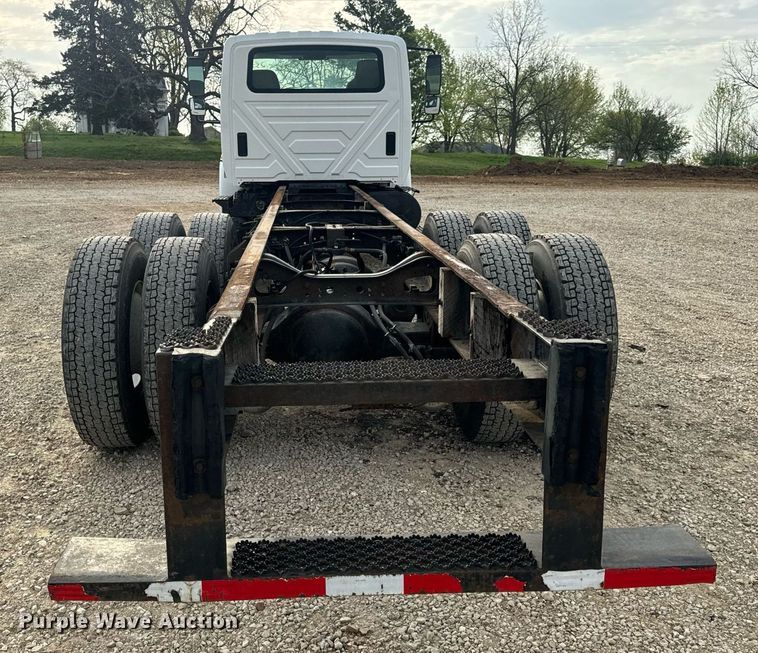 image for item DV1941 2007 International 4400 truck cab and chassis