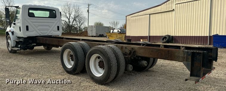 image for item DV1941 2007 International 4400 truck cab and chassis