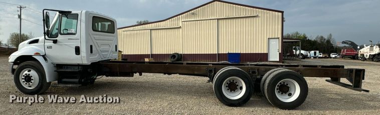image for item DV1941 2007 International 4400 truck cab and chassis