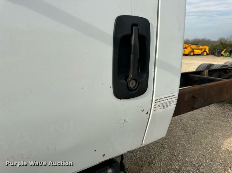 image for item DV1941 2007 International 4400 truck cab and chassis