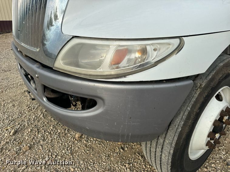 image for item DV1941 2007 International 4400 truck cab and chassis