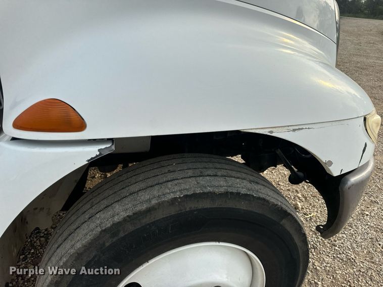 image for item DV1941 2007 International 4400 truck cab and chassis