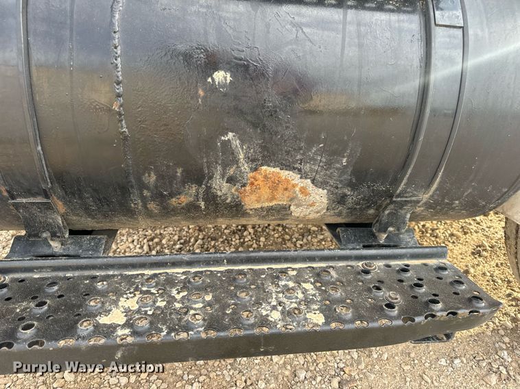 image for item DV1941 2007 International 4400 truck cab and chassis