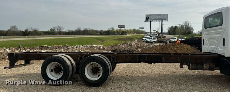 image for item DV1941 2007 International 4400 truck cab and chassis