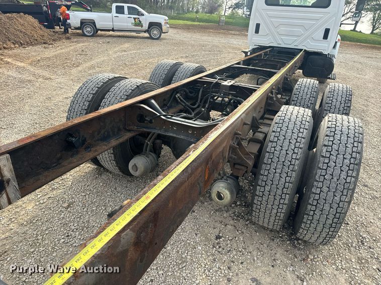 image for item DV1941 2007 International 4400 truck cab and chassis