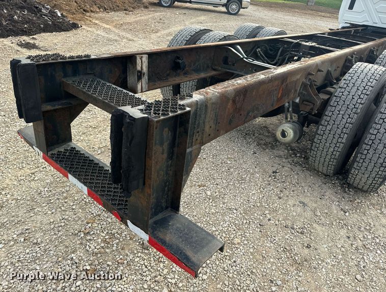 image for item DV1941 2007 International 4400 truck cab and chassis