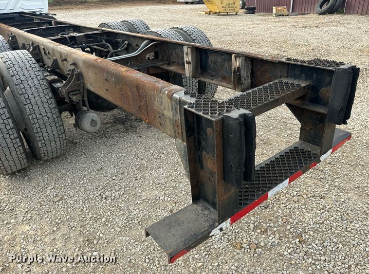 image for item DV1941 2007 International 4400 truck cab and chassis