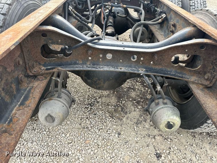 image for item DV1941 2007 International 4400 truck cab and chassis